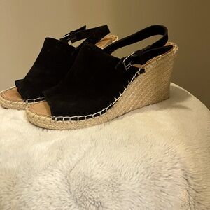 Tom’s wedge sandal